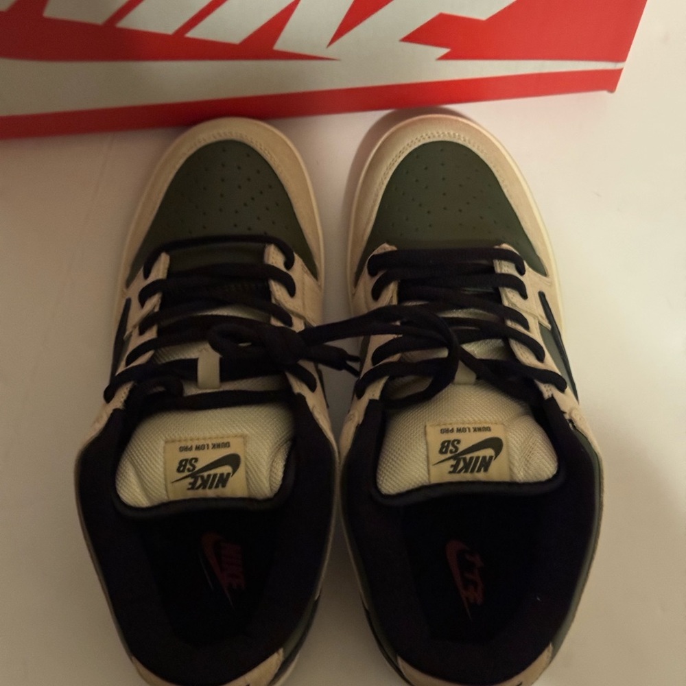 Nike SB Dunk Low Sneakers - Picture 10 of 11
